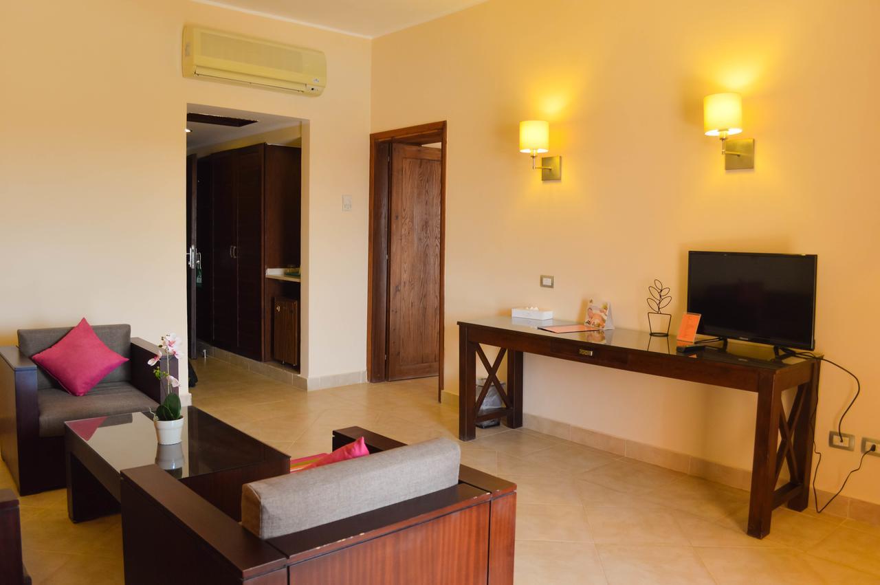 Viva Blue Resort And Diving Sharm El Naga (Adults Only) Hurghada Exterior foto